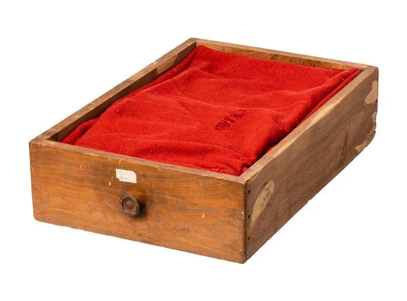 VINTAGE DRAWER PET BED